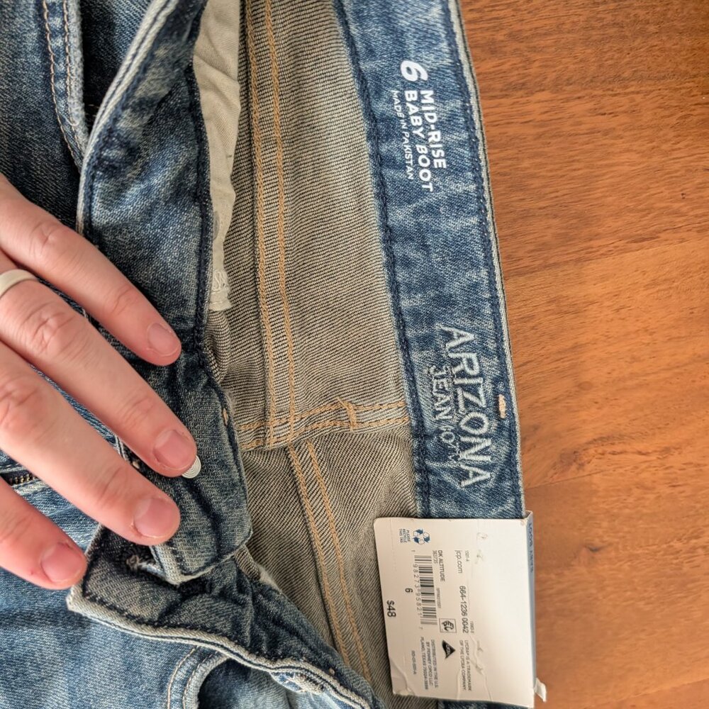 Arizona Jeans Size 6 - Mid-Rise Baby Boot - Picture 5 of 5